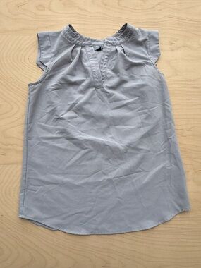 Doc & Amelia by Cintas Grey Silver Sleeveless Blouse Split Neck Workwear Top S